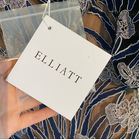 ELLIATT - Size XS - Mini Floral Lace Dress with Detachable Sleeves - Picture 4 of 6